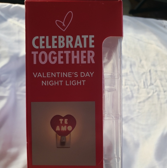 Pink Ceramic Heart "Te Amo" Night Light - Picture 3 of 5